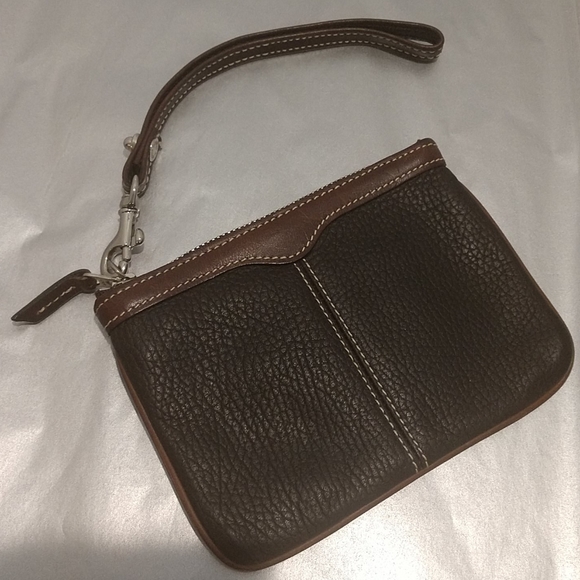Dooney & Bourke Handbags - NWOT Dooney Wristlet